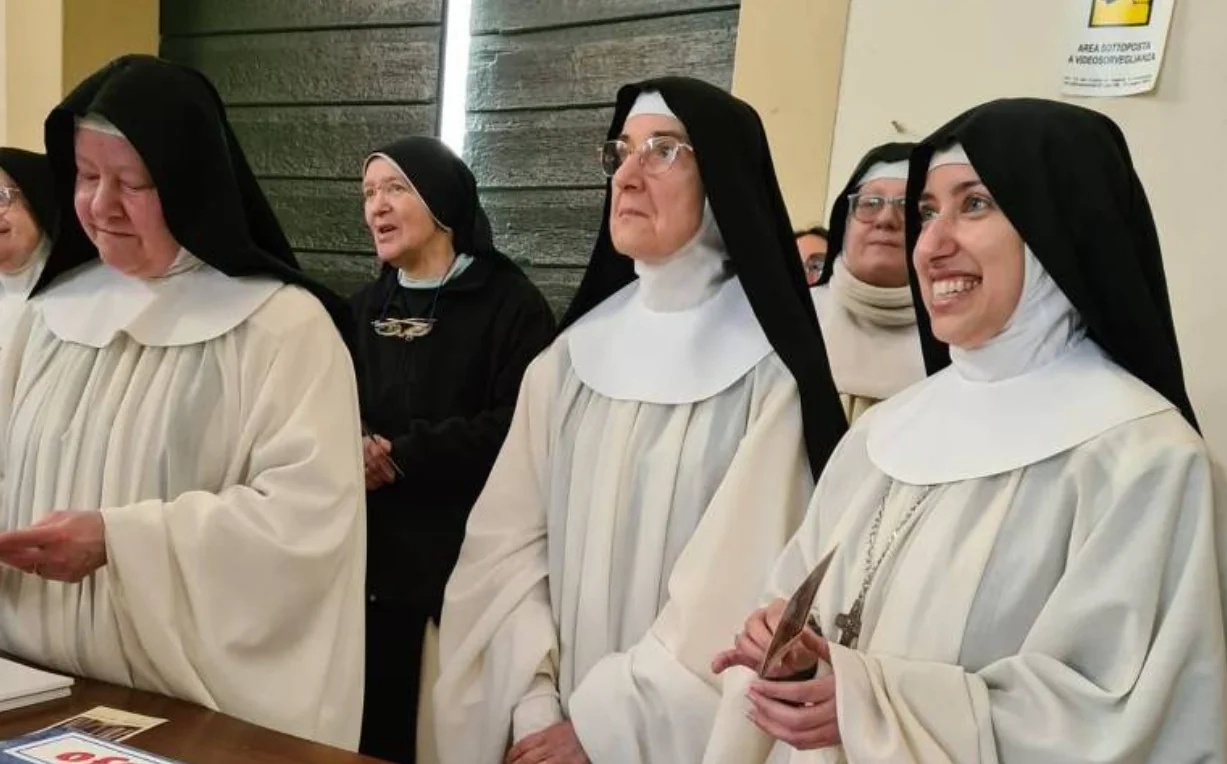 A destituição foi anunciada no mesmo dia da morte do papa Francisco, impossibilitando qualquer apelação imediata. (Foto: Instagram)