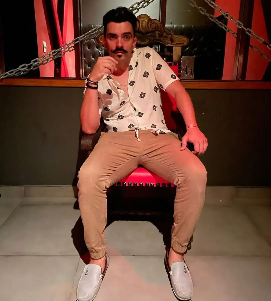 Título que ele diz abraçar com orgulho dentro da dinâmica de seu relacionamento (Foto: Instagram)