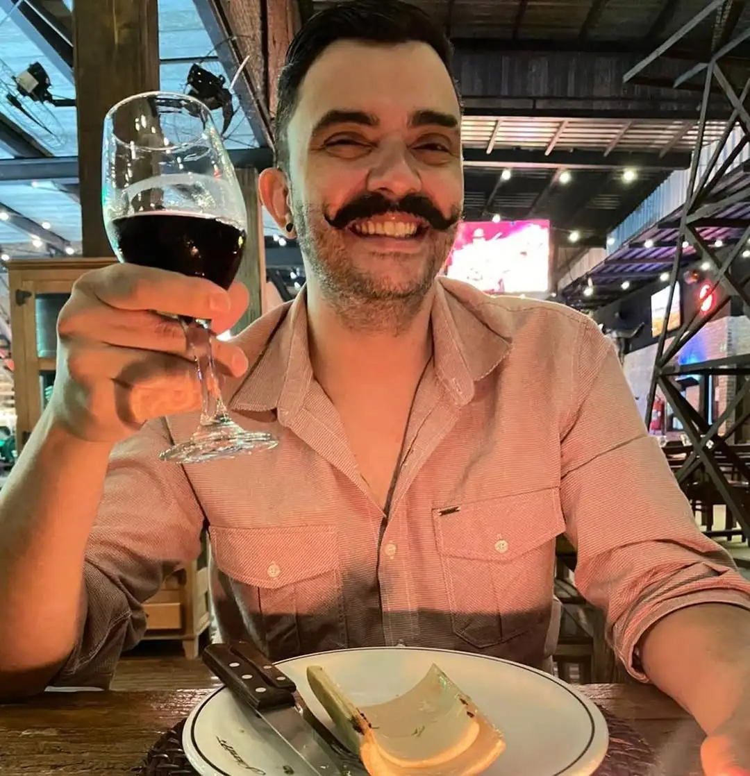 Ele entrou com um pedido oficial no Guinness World Records para ser reconhecido como o “maior corno do mundo” (Foto: Instagram)