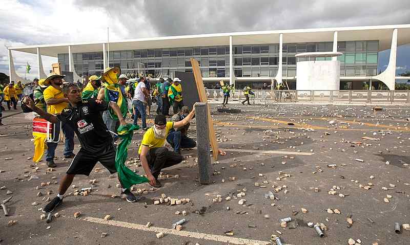 No entanto, ele considera legítimo o debate sobre penas mais brandas para indivíduos que foram usados como “massa de manobra”, muitas vezes guiados por informações falsas ou distorcidas. (Foto: Agência Brasil)