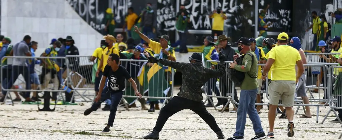 A fala de Randolfe surge em meio à mobilização de apoiadores de Bolsonaro por anistia aos presos do 8 de janeiro, movimento que ganhou força com manifestações públicas e discursos políticos. (Foto: Agência Brasil)
